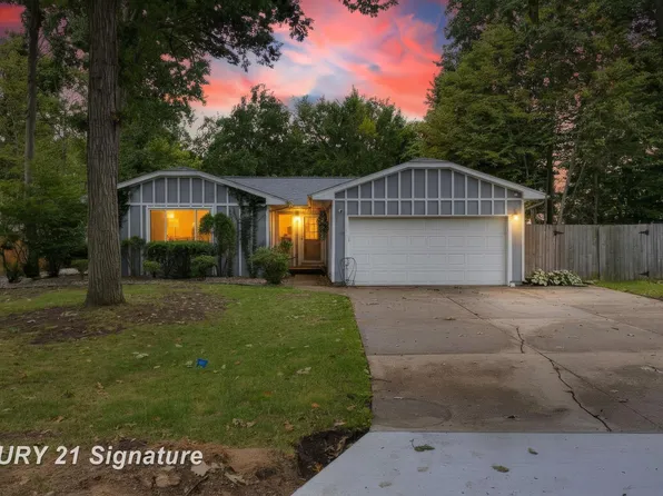 5240 Wishing Well Dr, Grand Blanc, MI 48439