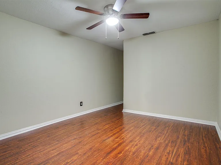 101 Teakwood Dr — Photo 11
