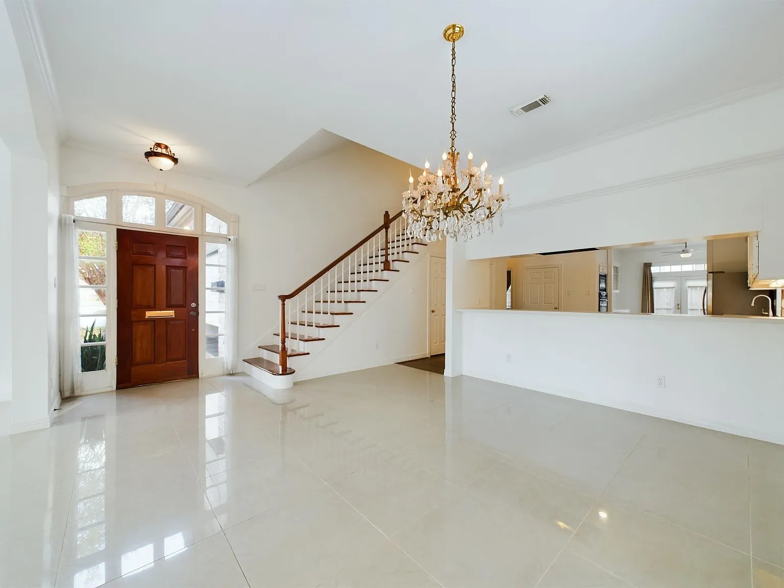 4 bed, 2.5 bath, 2400 sqft, $3,950 — Photo 1