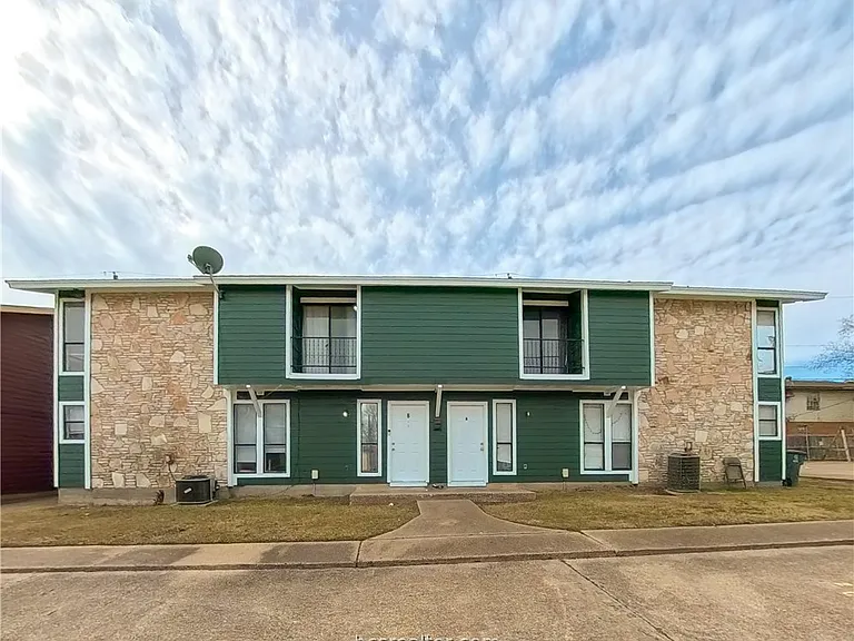 2406 Toro Ln #D — Photo 1
