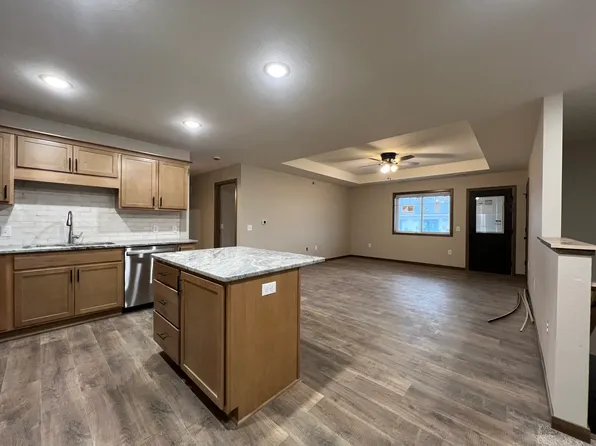 4863 Woodland Park Dr, Eau Claire, WI