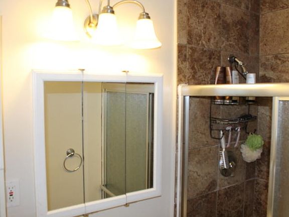 5th image of 401 Westwind Dr