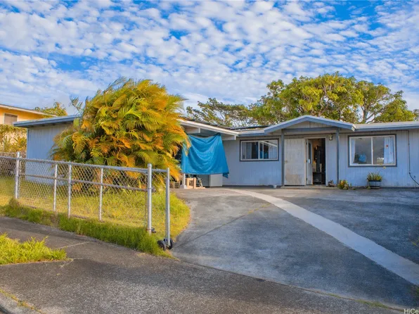 2429 Komo Mai Dr, Pearl City, HI 96782