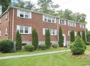 10 Pierce St APT 4, Foxboro, MA 02035