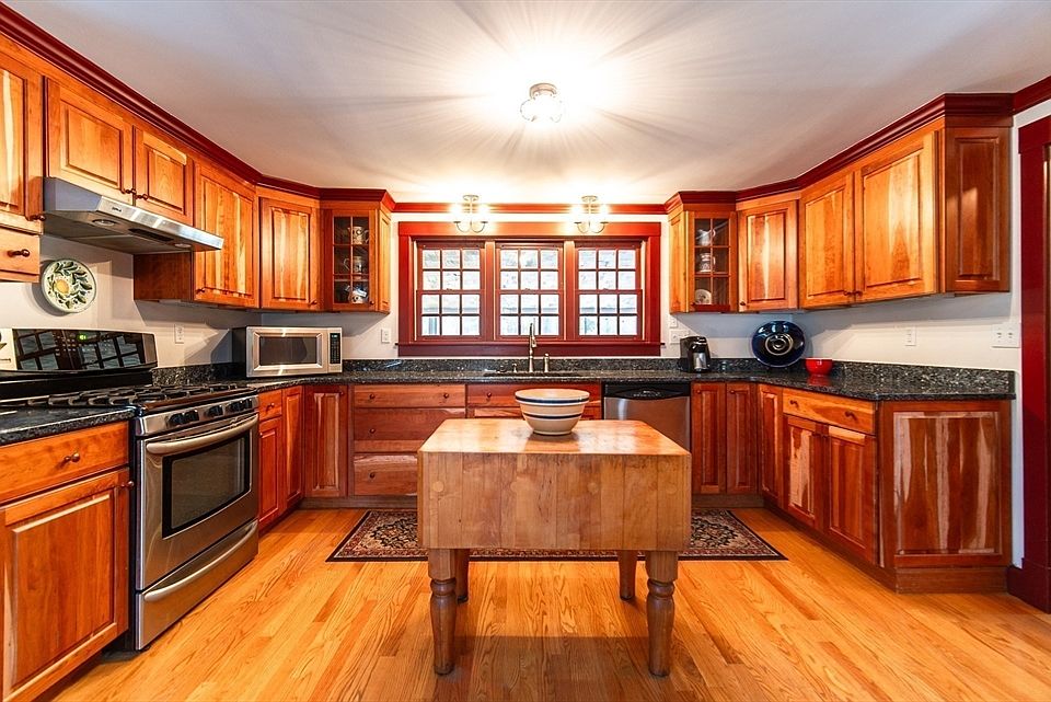 1165 Bradley Rd, Springfield, MA 01118 Zillow