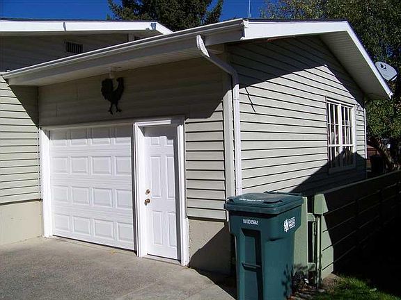 3rd image of 211 Lexington Dr