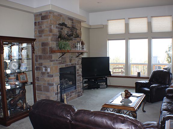 Living Room w/Gas Fireplace
