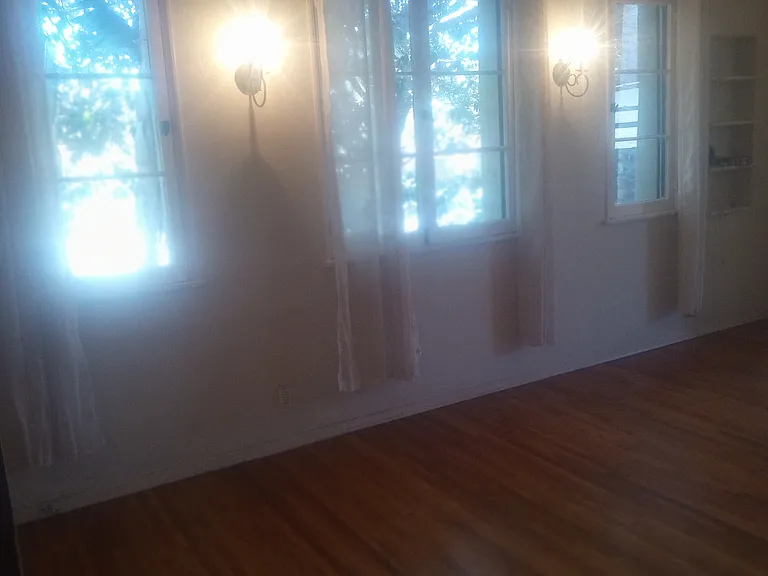 335 N Heliotrope Dr #329-1/4 — Photo 2