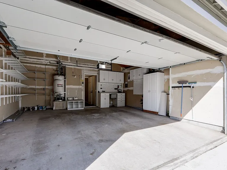 216 Greenview Dr — Photo 42