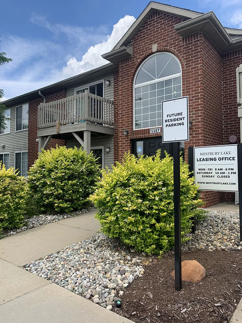 Westbury Lake Apartments — Photo 4
