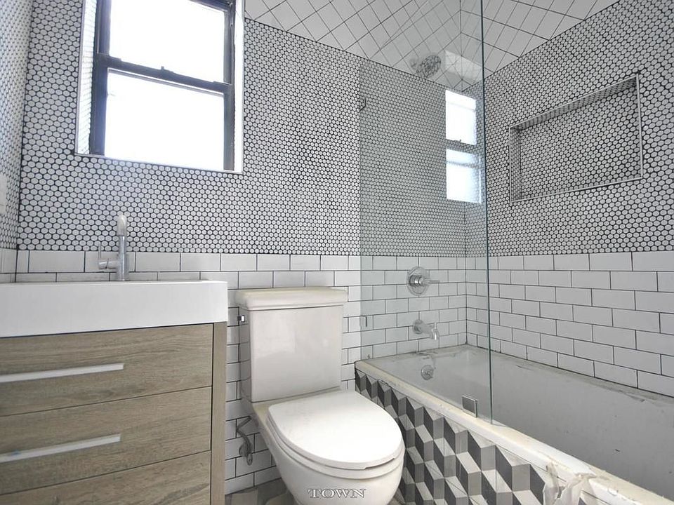 2nd image of 2424 Dean St #3B