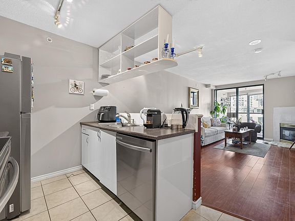 2nd image of 939 Homer St #903