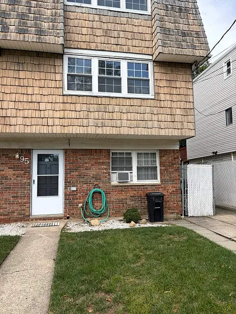3 bed, $3,000 — Photo 1