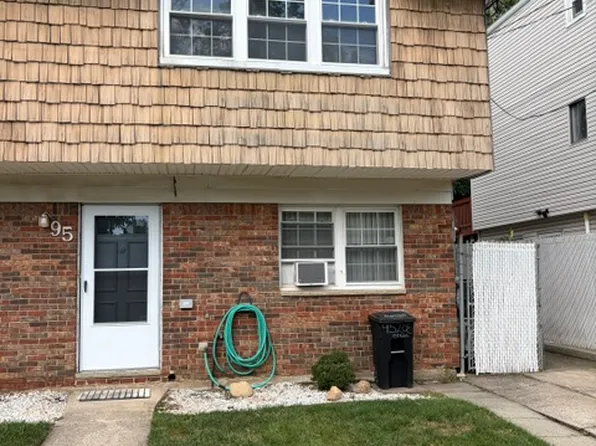 95 Zoe St #1, Staten Island, NY 10305
