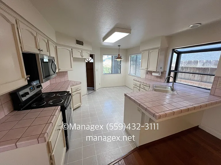 473 E Alluvial Ave — Photo 6