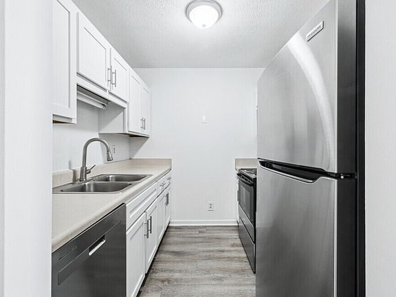 2nd image of 550 New South Dr Townhome Gv606