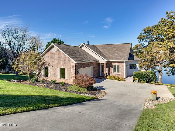 3rd image of 319 Okmulgee Cir