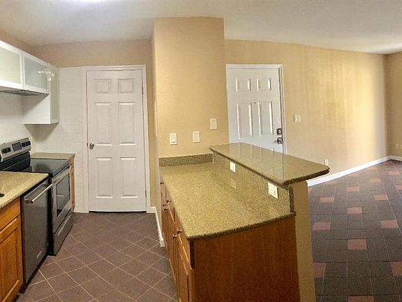 3rd image of 1400 Gandy Blvd N Unit 1005