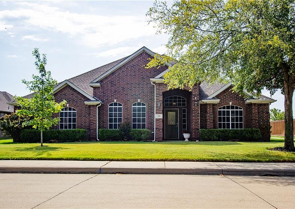 1st image of 217 Castle Hill Dr