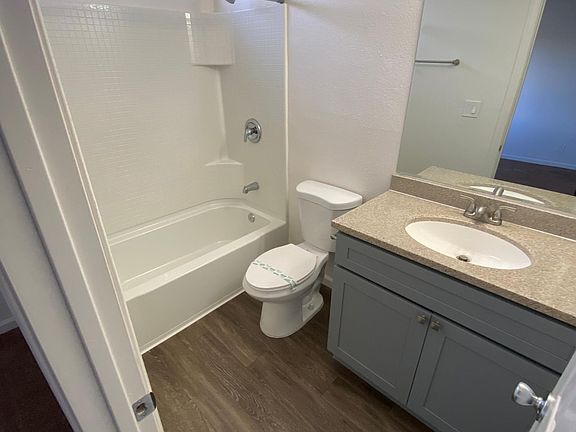 4th image of 2039 L Ave APT 10