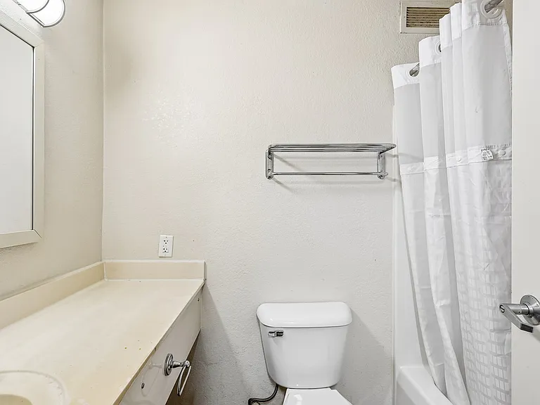 11457 Chester Rd — Photo 5