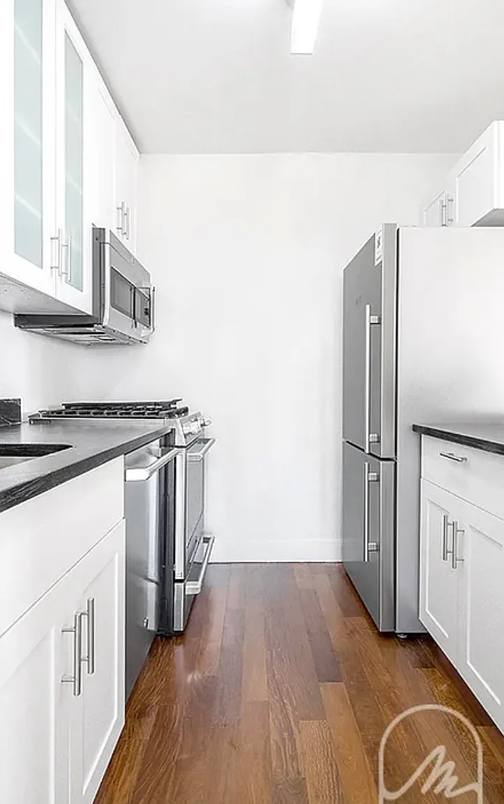 290 3rd Ave — Photo 4