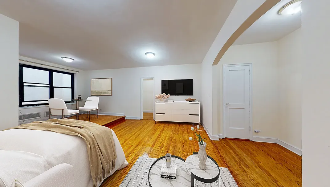 246 East 46th Street — Photo 2