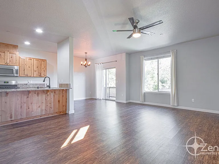 188 N 41st Pl — Photo 3
