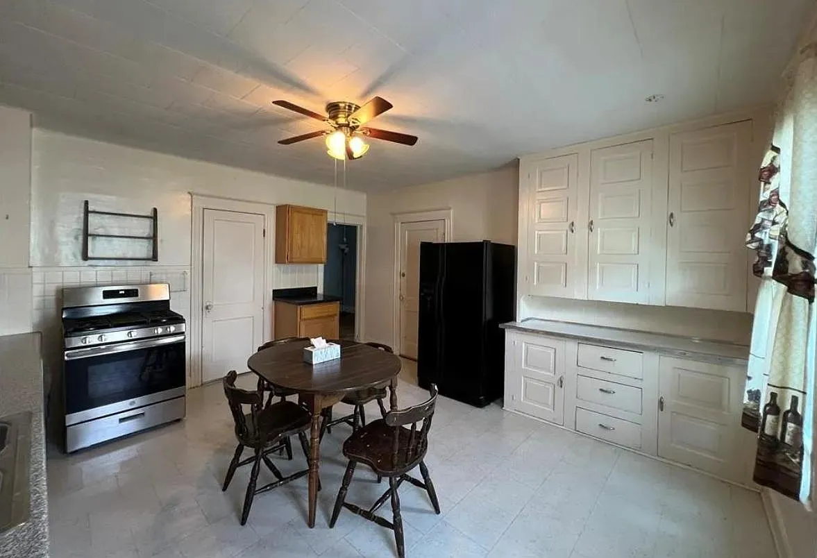 3 bed, 1400 sqft, $1,400 — Photo 3