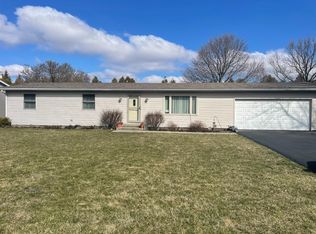 112 E Holley Dr, Kentland, IN