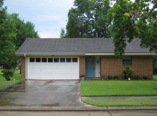 105 Bougainvillea St, Lake Jackson, TX 77566