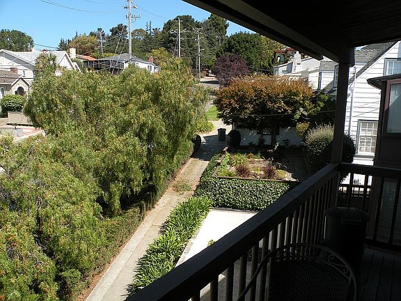 5th image of 353 Berkeley Park Blvd APT E