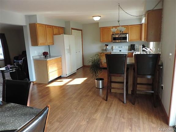 5th image of 1549 S Creek Dr