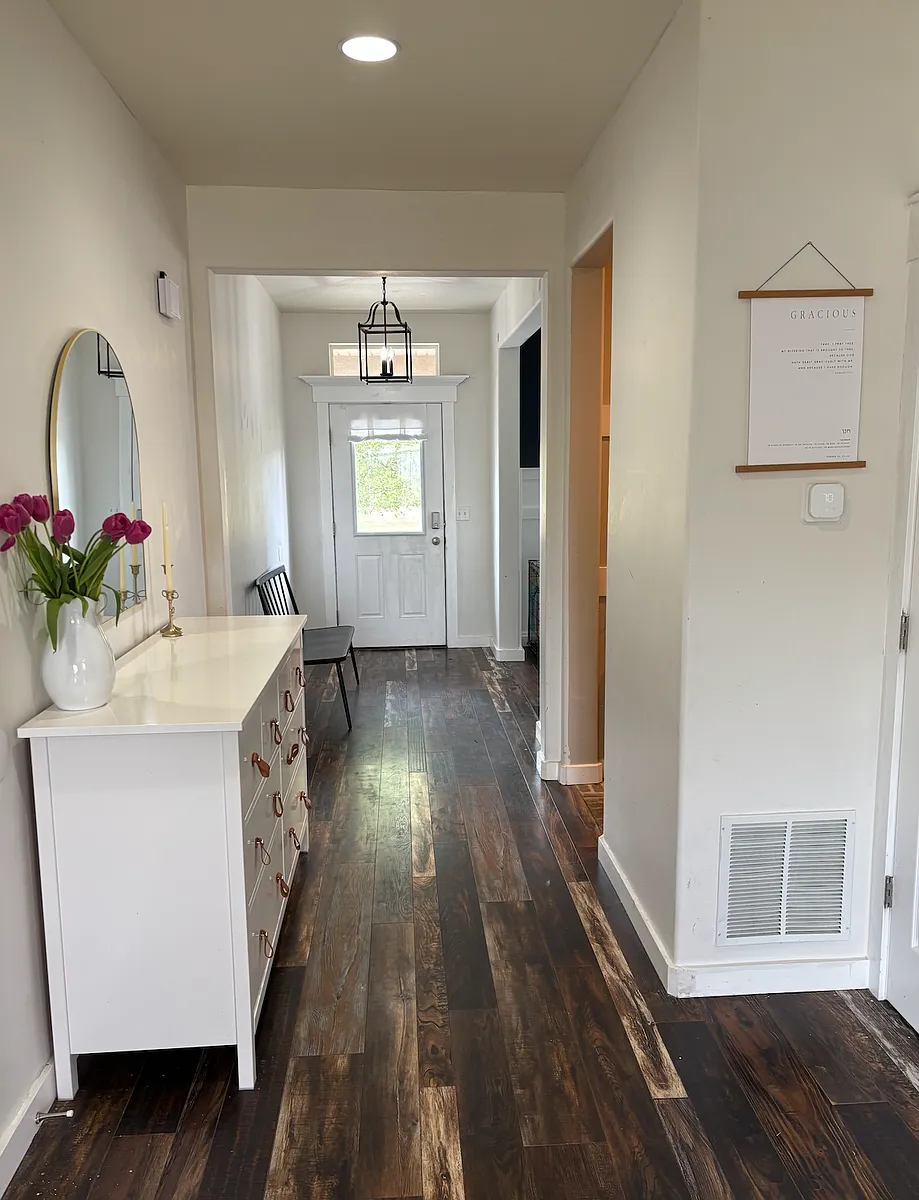 Entryway - 1732 W Grays Dr