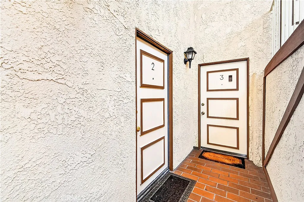 1 bed, 1.5 bath, 850 sqft, $2,400 — Photo 2