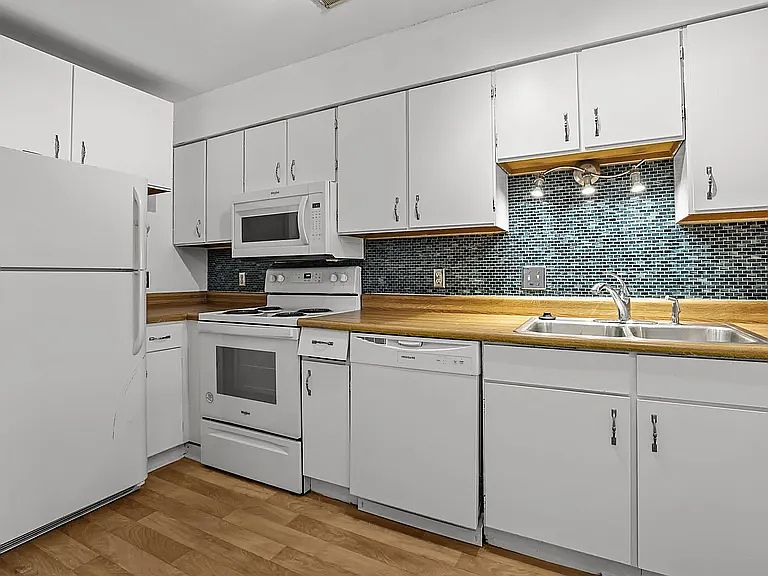 1st image of 822 Woodgate Dr #102