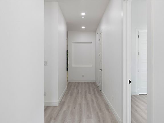 5th image of 3323 Reed Ln