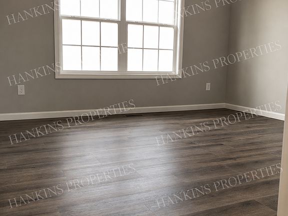 4th image of 47 Hickory Hill Ln