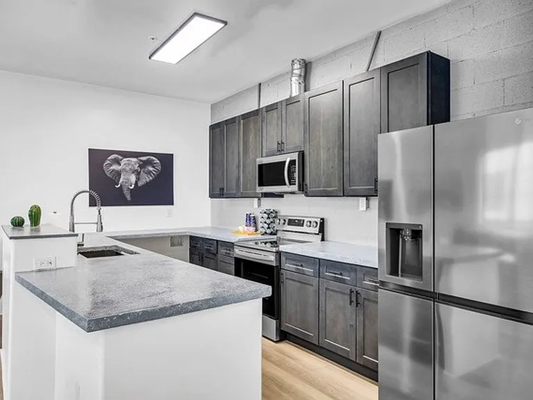 834 S Farmer Ave — Photo 7