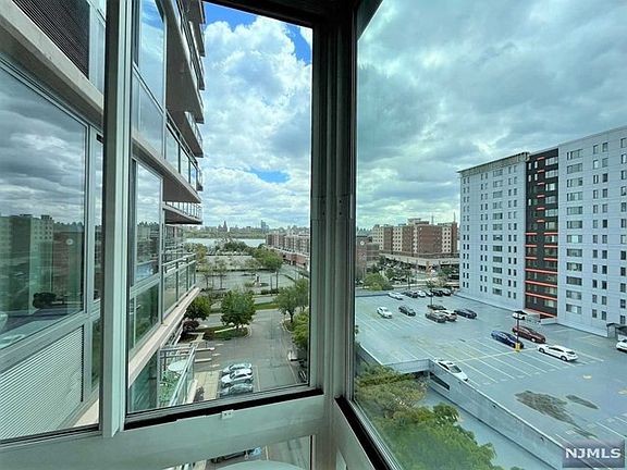 3rd image of 909 Hudson Park #909
