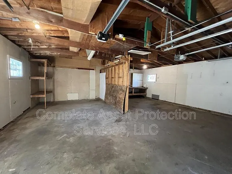 1119 E 39th Pl — Photo 2