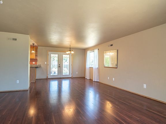 4th image of 162 SE Wildwood Way