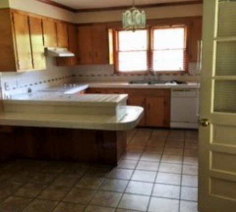 2nd image of 304 Sherwood Forest Dr