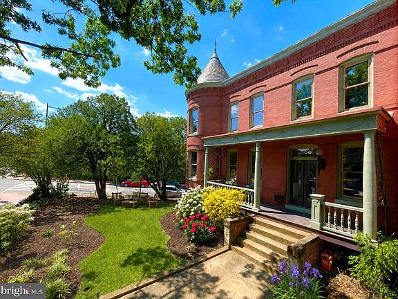 3rd image of 1000 Maryland Ave NE