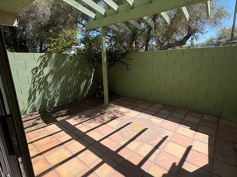 809 E Cochise Dr — Photo 5