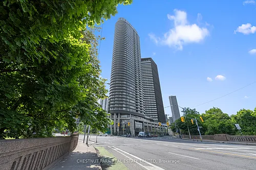 585 Bloor St E Photo 1