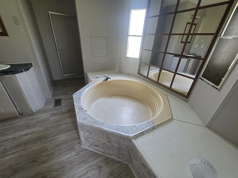 Oak Creek Estates MHC — Photo 84