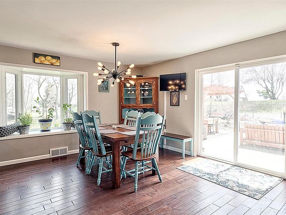 5th image of 10416 Wisteria Ln