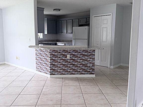 3rd image of 48 Wellwater Dr