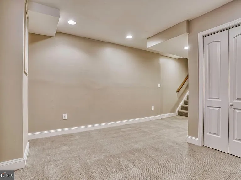 3810 Foster Ave — Photo 27